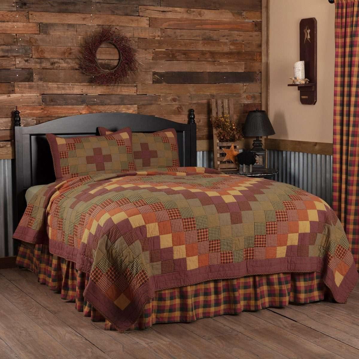 Heritage Farms California King Quilt Set; 1-Quilt 130Wx115L w/2 Shams 21x37 VHC Brands