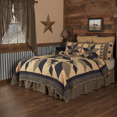 Dakota Star Luxury King Quilt 120Wx105L VHC Brands