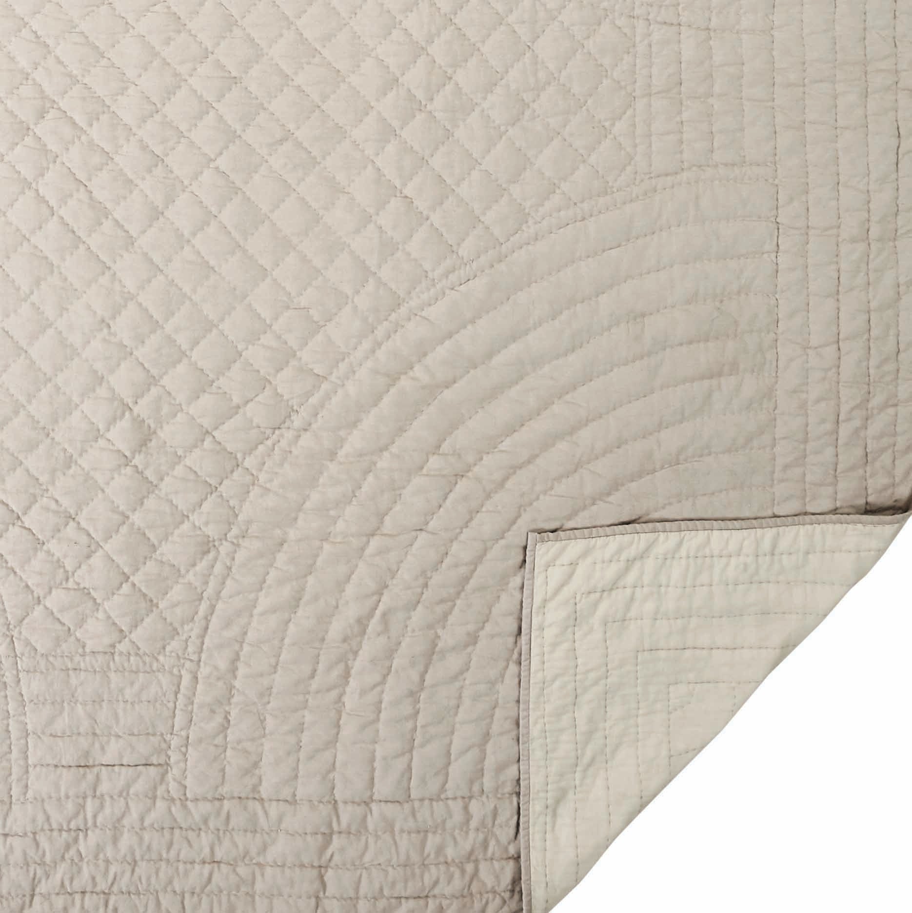 Charlotte Queen Quilt 94Wx94L VHC Brands