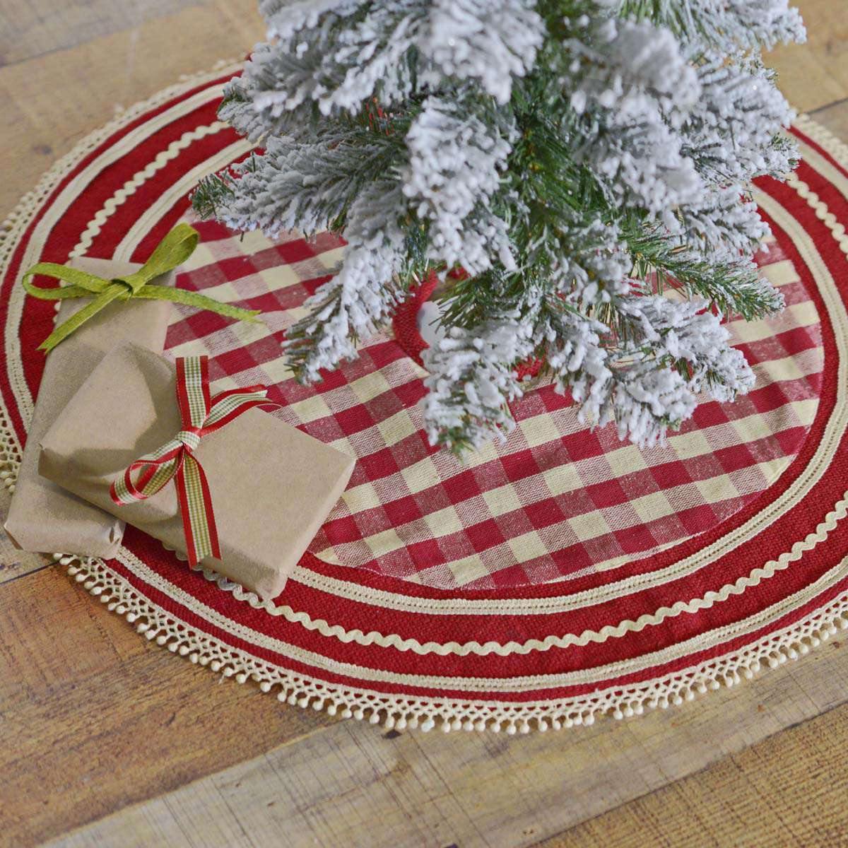 Gretchen Mini Tree Skirt 21